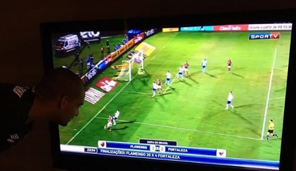 Rodrigo, do Vasco, posta foto provocando o Flamengo após eliminação da Copa do Brasil