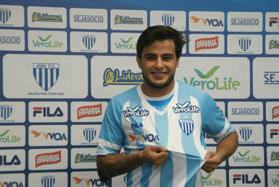 Lateral revela ansiedade para estrear pelo Avaí na Série B