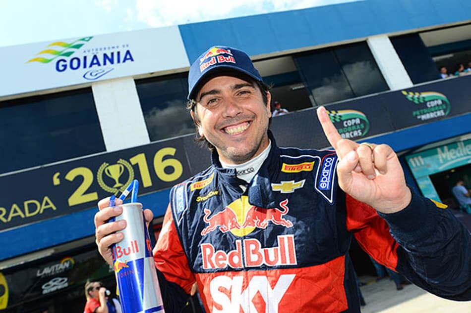 Stock Car: Cacá Bueno bate Barrichello no final e marca segunda pole-position consecutiva