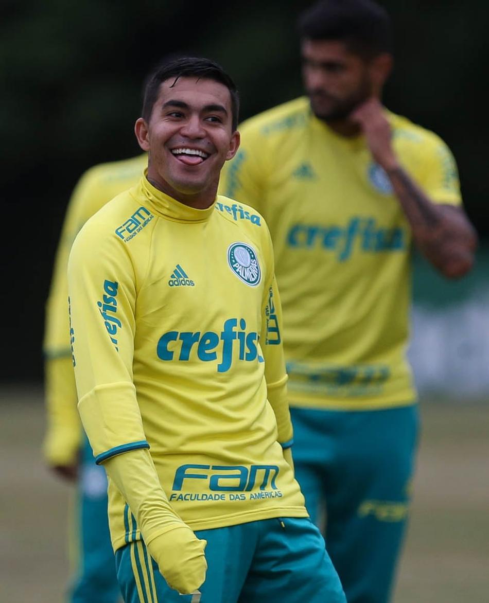 Cuca fecha treino por mais de uma hora e trabalha com ’13 titulares’