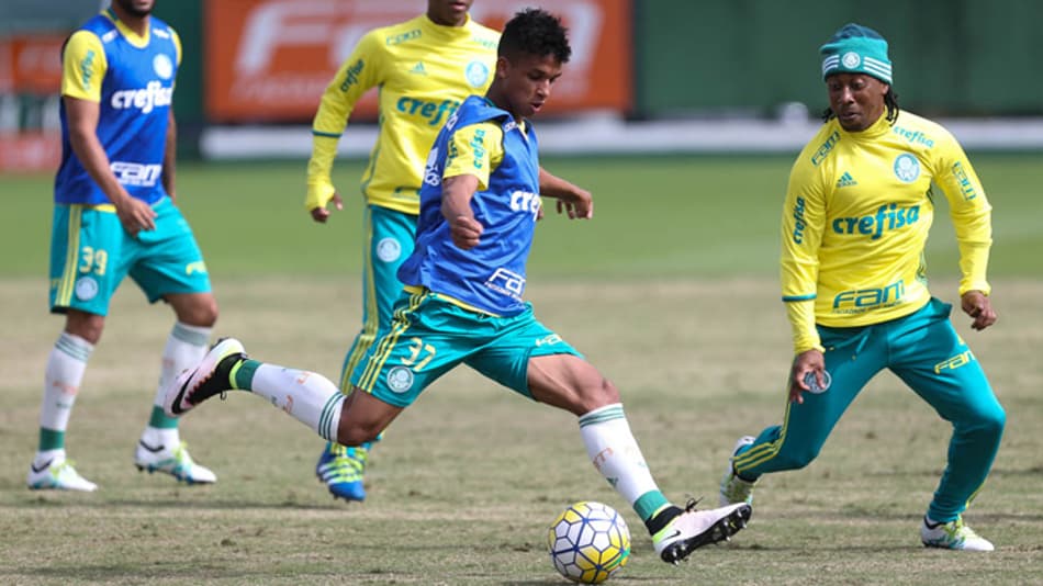 Com joia da base, Palmeiras relaciona 23 para enfrentar o Fluminense
