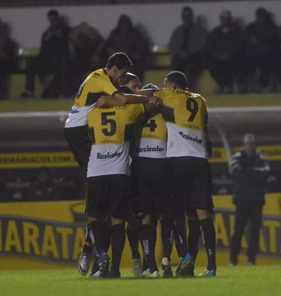 Jogando em casa, Criciúma vence Goiás com facilidade pela Série B