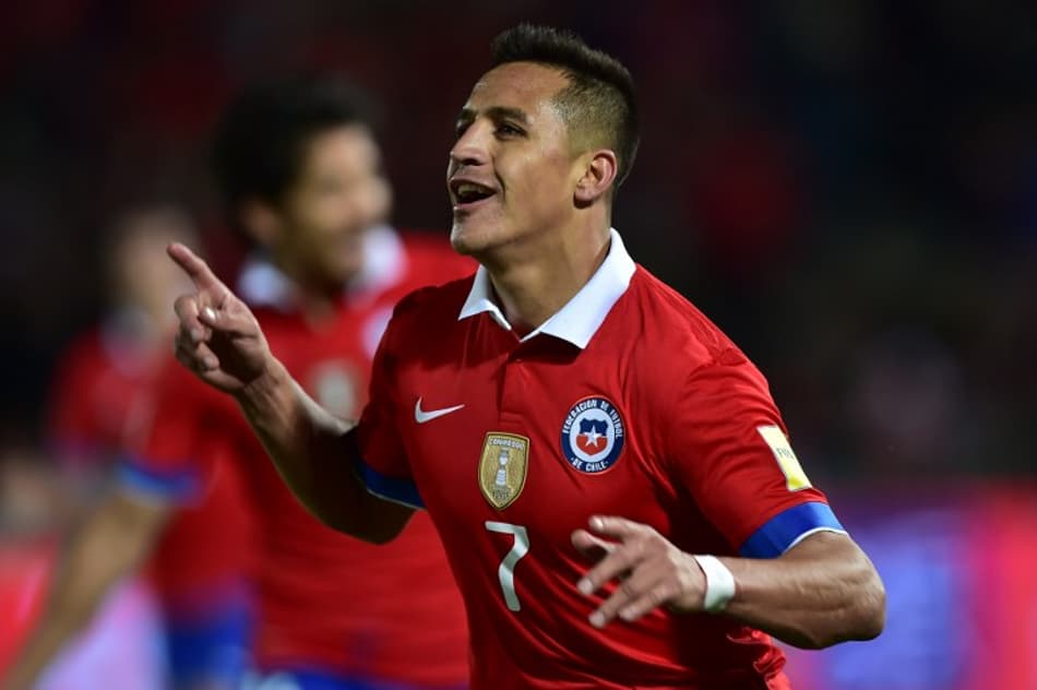 Alexis Sánchez sente a coxa e não encara a Colômbia