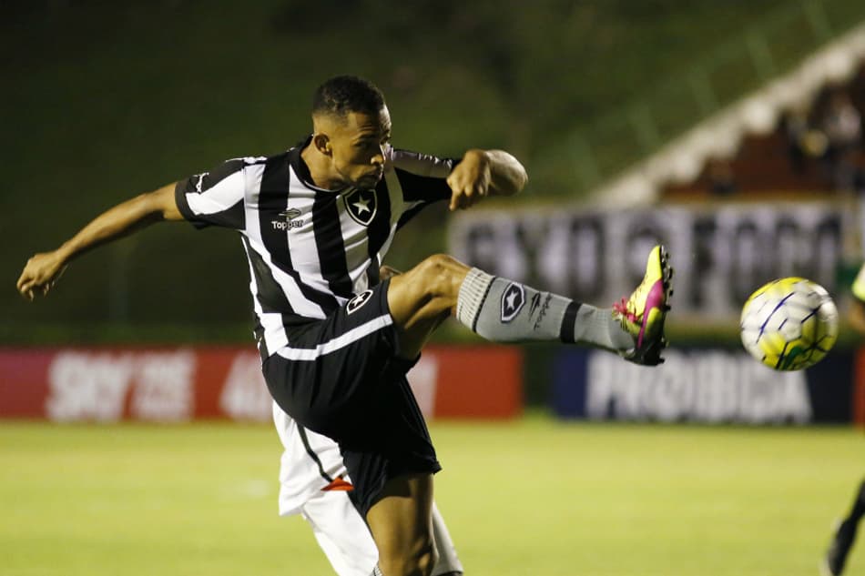 Desfalque importante: Luis Ricardo vinha liderando três estatísticas do Botafogo no Brasileiro