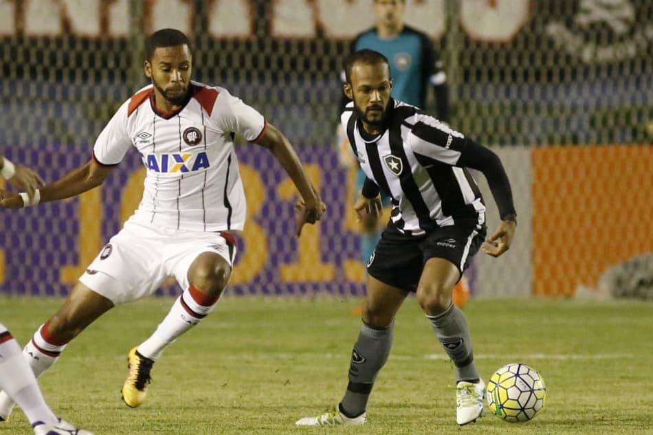 Bruno Silva fala em 'diminuir erros' para recuperação do Botafogo