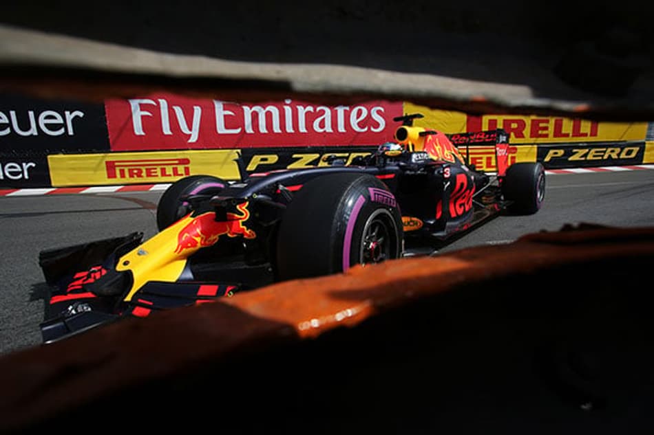 Daniel Ricciardo lidera quinta-feira no Principado de Mônaco