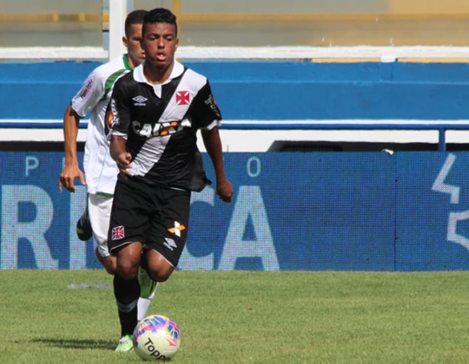 Em busca de rejuvenescer o time, Vasco visa contratação de jovem meia-atacante