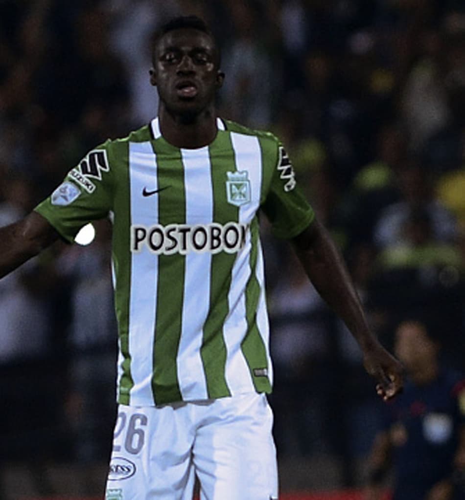 Zagueiro colombiano acerta com time da Premier League