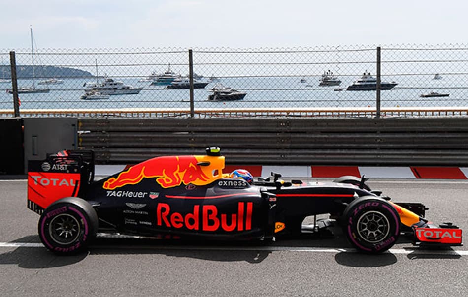 Max Verstappen: “Importante é ficar distante dos muros”