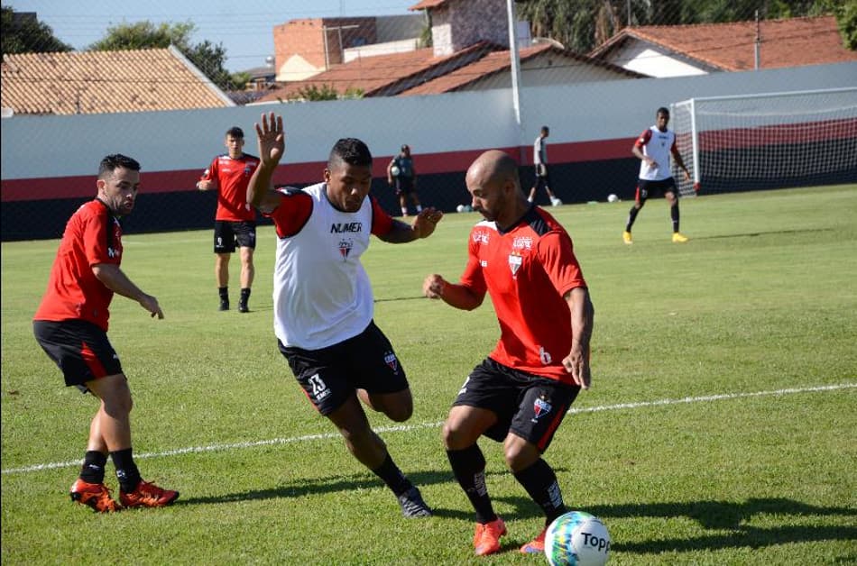 Atlético-GO e Vila Nova fazem clássico da rodada na Série B