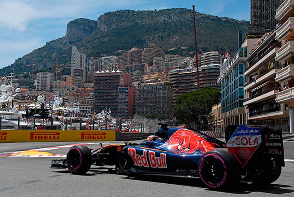 Toro Rosso de Daniil Kvyat é reprovada em inspeção da FIA