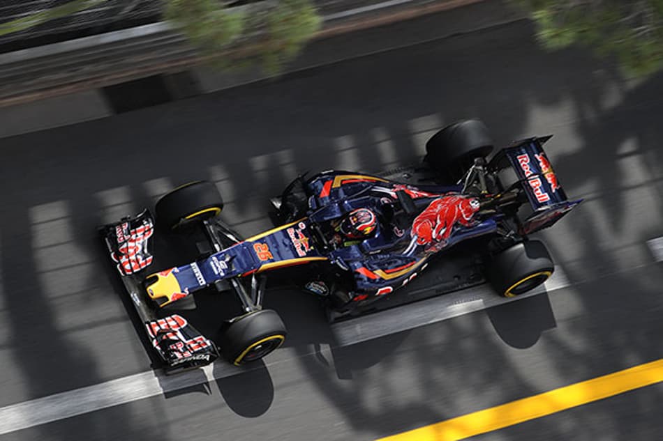 Comissários aceitam explicações e Kvyat escapa de punição