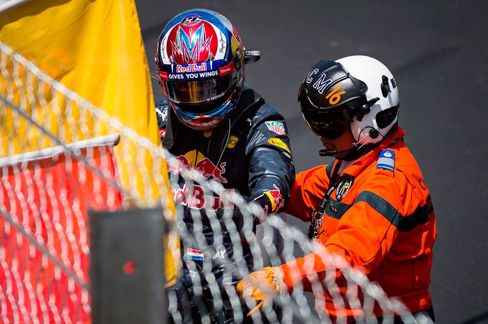 Verstappen lamenta acidente ainda no início da sessão