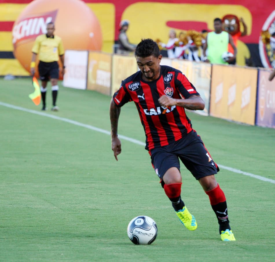 Com dificuldade, Vitória vence o Galícia no Campeonato Baiano
