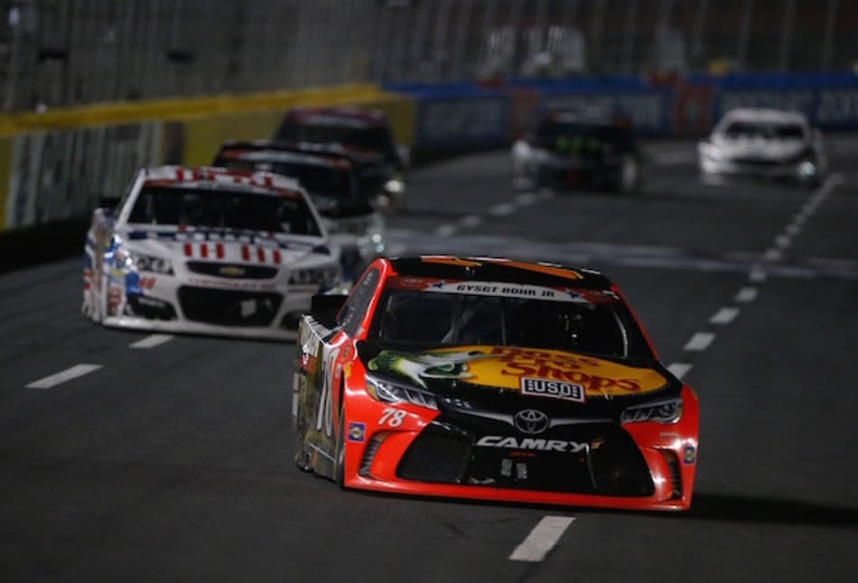 Martin Truex Jr. domina quase completamente a Coca-Cola 600