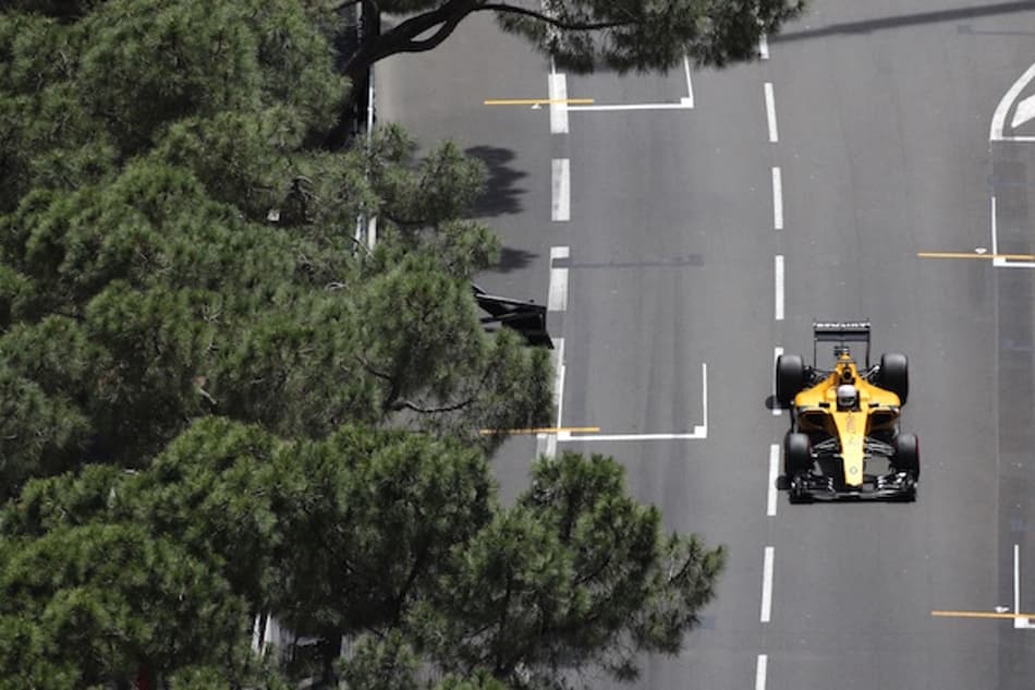 Renault critica pilotagem de Daniil Kvyat