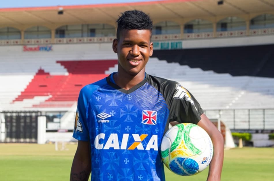 Vasco estende contrato de promessa da base