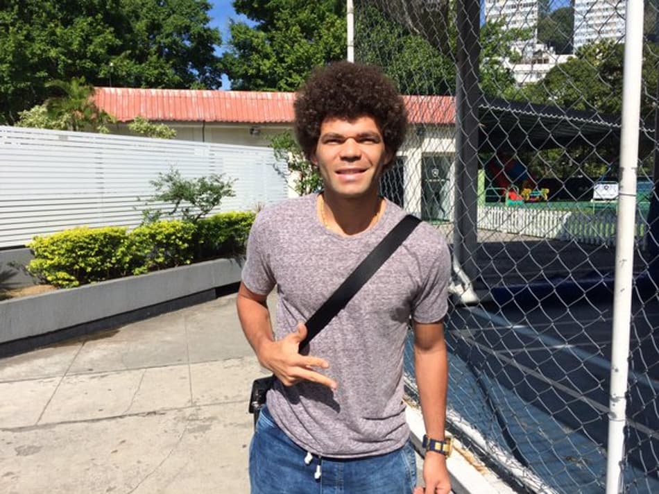 Camilo chega ao Botafogo para fazer exames médicos e assinar contrato