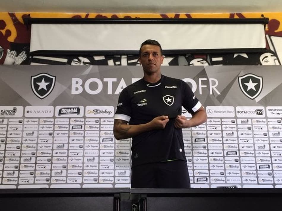 Sidão apresentação (Foto: Twitter/Botafogo)