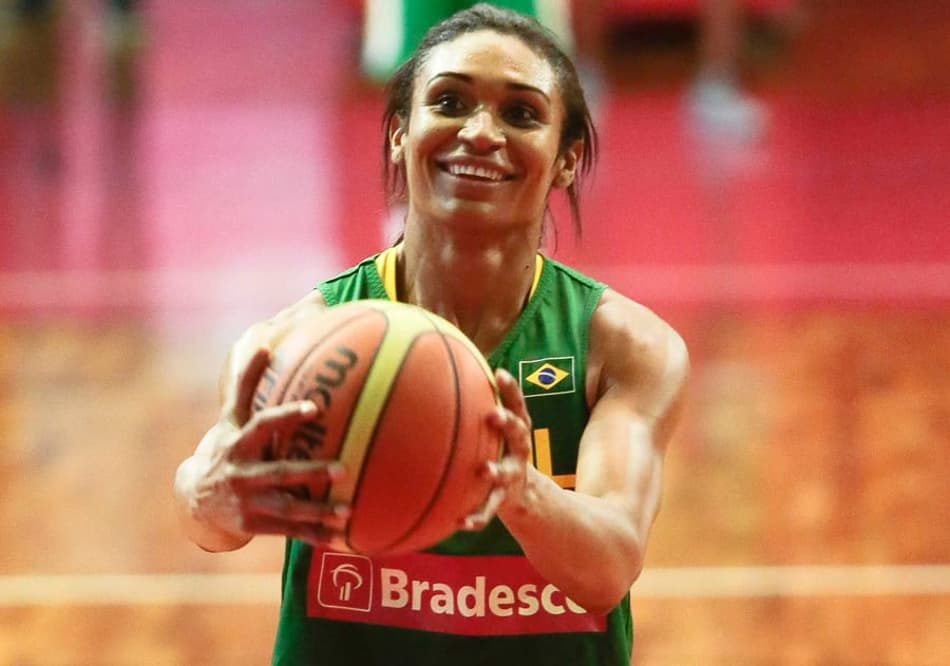 Iziane comemora desempenho após edema na panturrilha direita