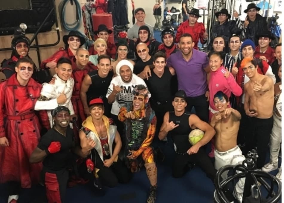 Werdum se encontra com Ronaldinho Gaúcho no Cirque du Soleil, nos EUA