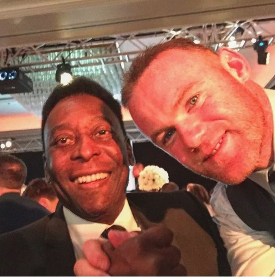 Selfie de craques: Rooney tieta Pelé
