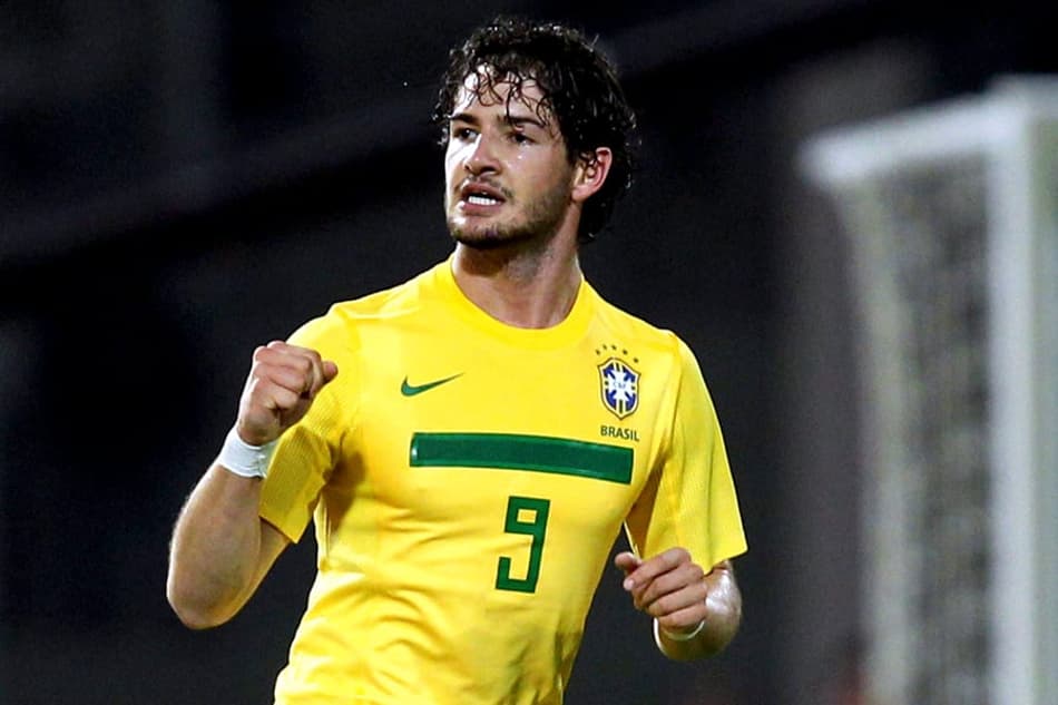Tem clube interessado em Alexandre Pato: veja jogadores com passagem por seleção que estão sem time