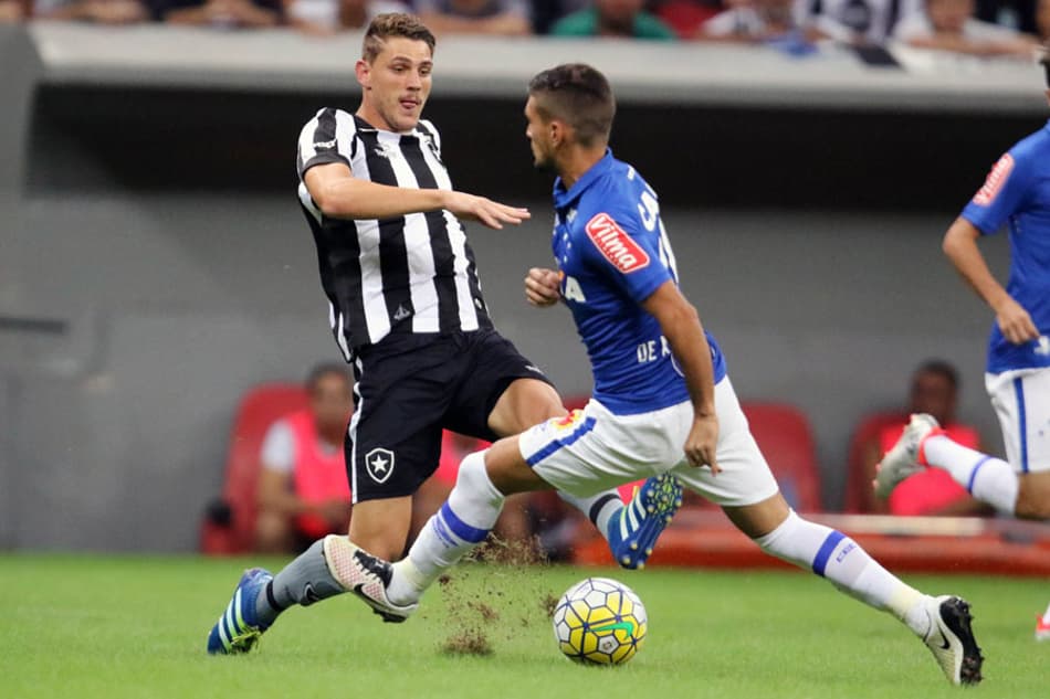SIGA! De olho em recuperação, Botafogo e Cruzeiro duelam em Brasília