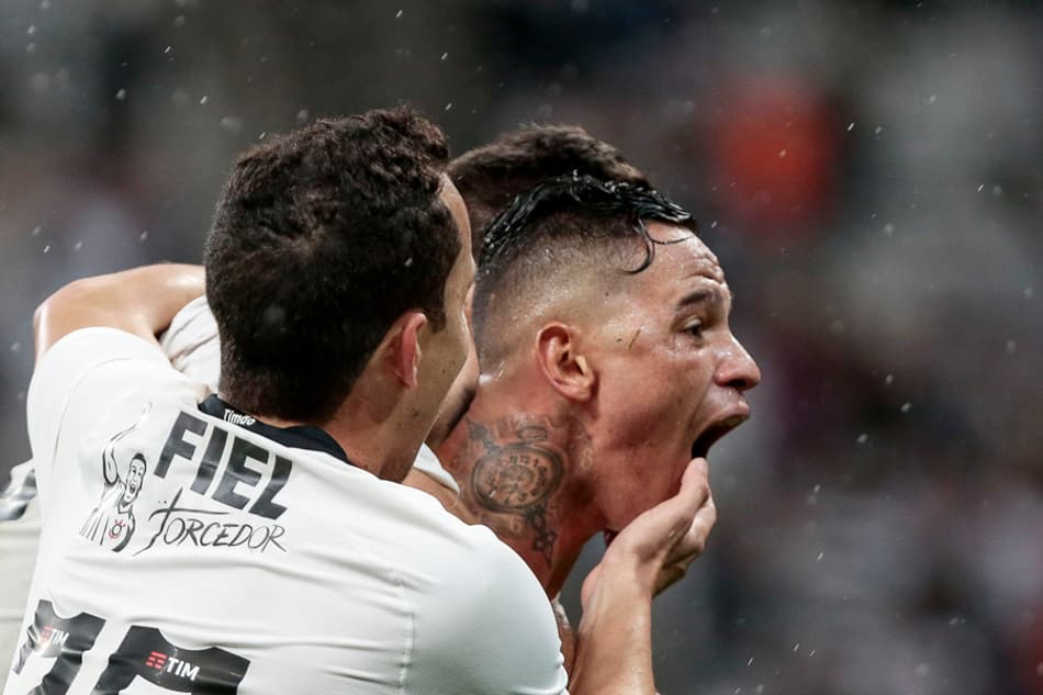 Após vitória no clássico, Corinthians provoca o Santos pelo Twitter