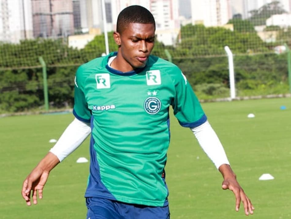 Sport desiste de contratar o zagueiro Felipe Macedo