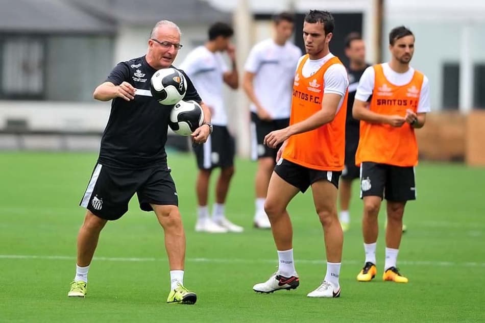 Errata: Dorival Júnior não liberou jogadores do Santos da concentração