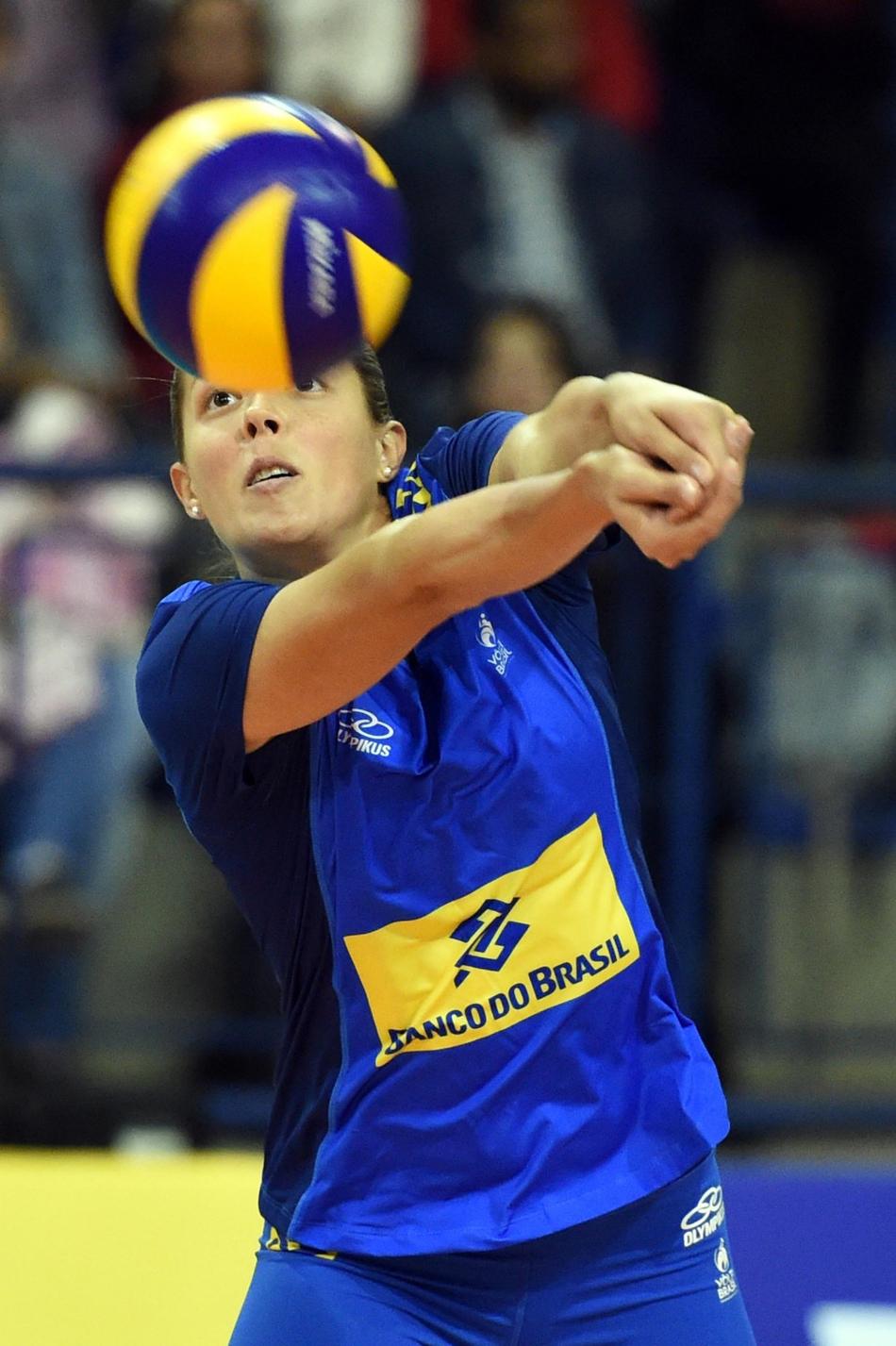 Vôlei: Com problemas pessoais, Monique pede dispensa da Seleção e posição é definida
