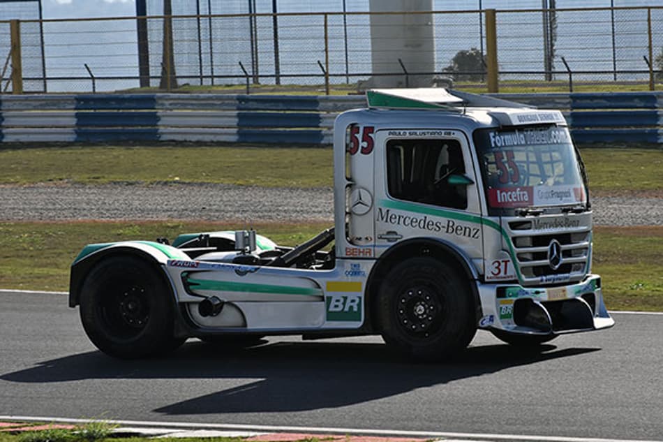Salustiano de novo na frente da F-Truck em Goiânia