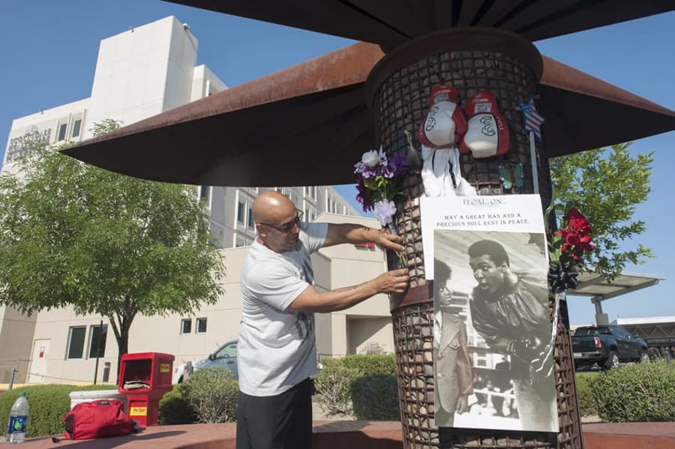 FOTOS – Mundo presta homenagens a Muhammad Ali neste sábado
