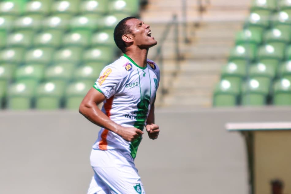 América-MG bate o Figueirense e deixa a lanterna do Brasileirão