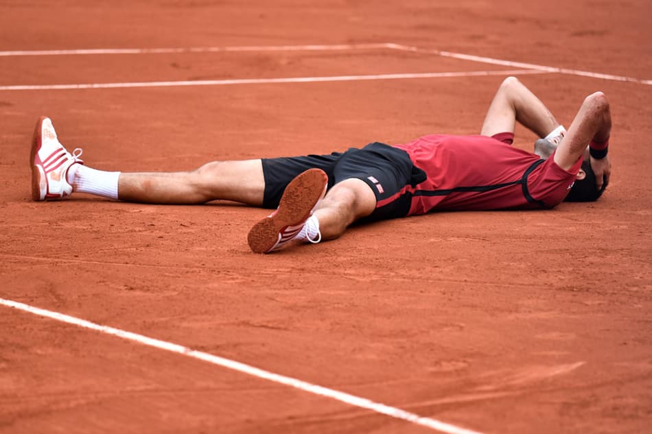 Djokovic faz homenagem para Guga e se emociona após título: ‘Momento especial’