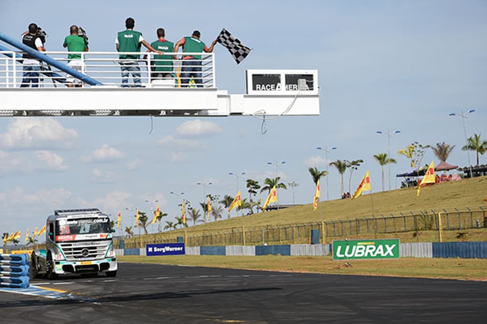 Paulo Salustiano vence a Fórmula Truck em Goiânia