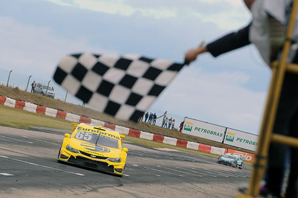 Stock Car: Corridas cheias de alternativas premiam Fraga e Max Wilson em Santa Cruz do Sul