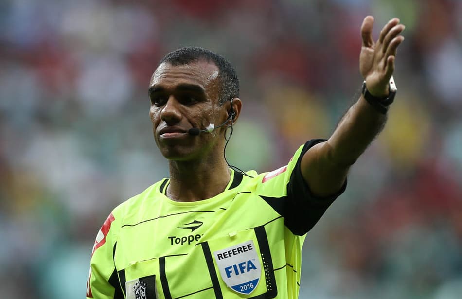 Árbitro fica ‘impedido’ de atuar em Cruzeiro x Corinthians por confusão no passado recente