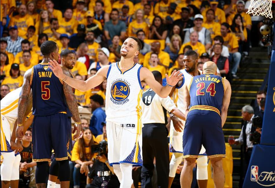 Golden State Warriors atropela Cleveland Cavaliers e abre 2 a 0 nas finais da NBA