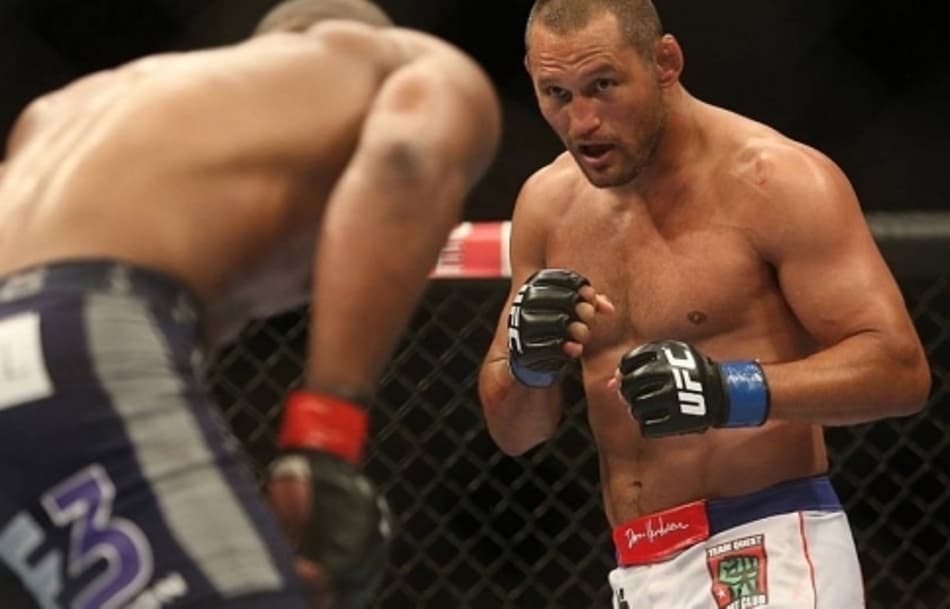 Henderson lidera salários do UFC 199 e embolsa quase 3.5 milhões