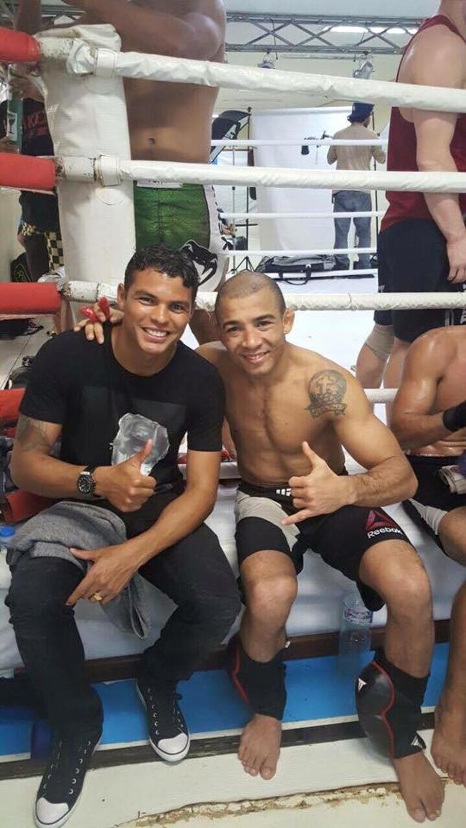 José Aldo rebebe visita de Thiago Silva e afasta boato sobre lesão