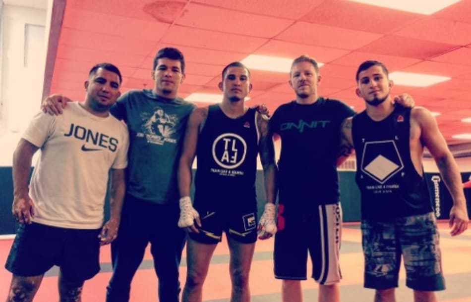 Ex-campeão dos leves, Pettis confirma descida de categoria no UFC