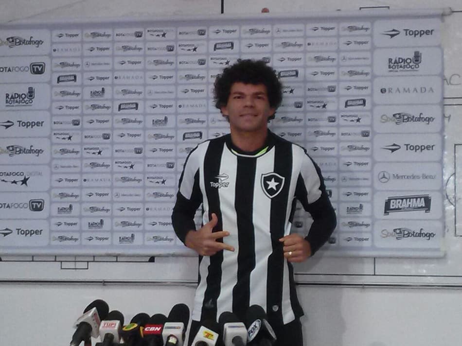 AO VIVO! Botafogo apresenta novo reforço para o Brasileirão