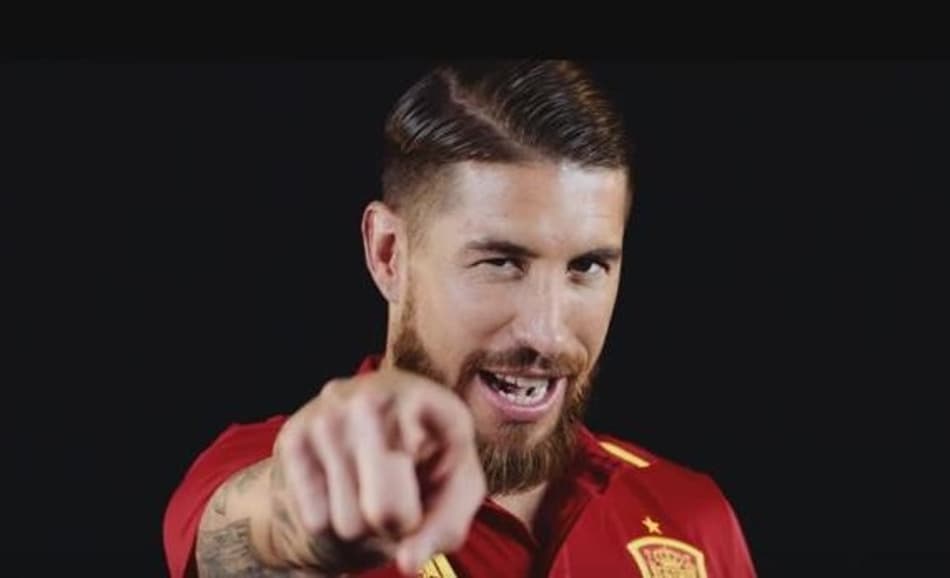 Solta a voz! Sergio Ramos canta música da seleção da Espanha para embalar a Eurocopa