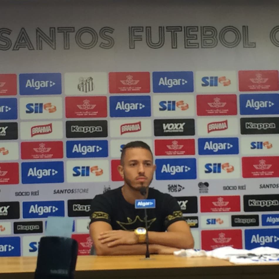 AO VIVO! Siga agora as entrevistas de Jean Mota e Vecchio no Santos