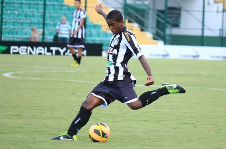 Vasco contrata lateral do Figueirense para o sub-20