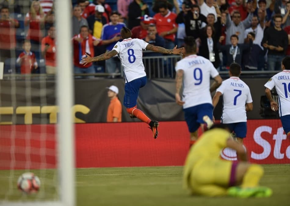 Vidal garante no fim a primeira vitória do Chile na Copa América
