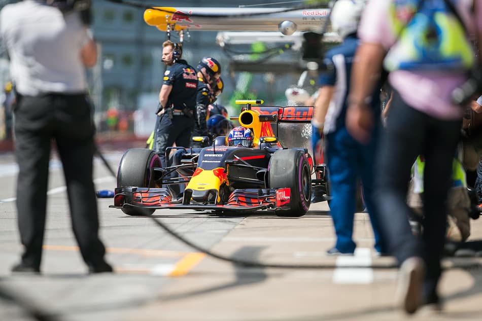 Max Verstappen elogia novo motor da Renault