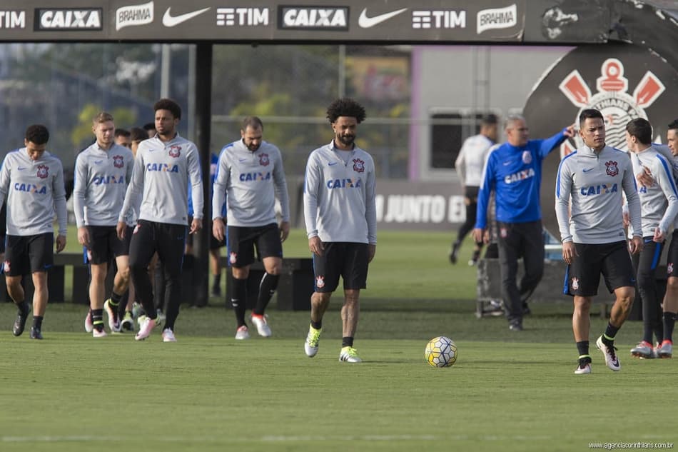 Jogadores do Corinthians em treino no CT Joaquim Grava (Foto: Daniel Augusto Jr)